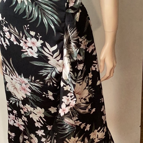 Midi length floral dress🌺🌸💖💝 - Picture 3 of 9